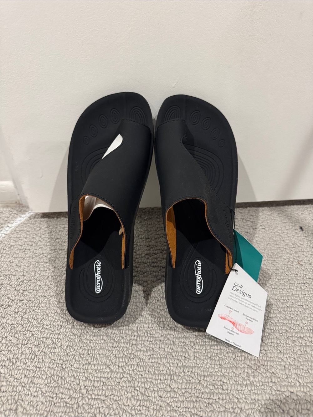 BNIB Aerothotics Toe Sandals size 10